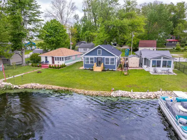 1013 N Edgewater Street, Silver Lake, IN 46982