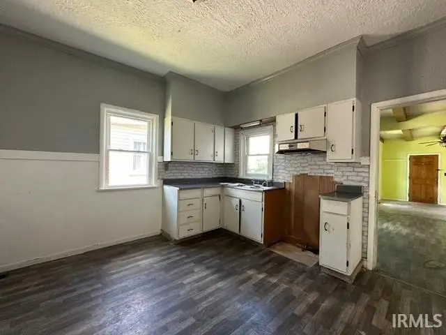 212 E Washington Street, Bluffton, IN 46714 - #3