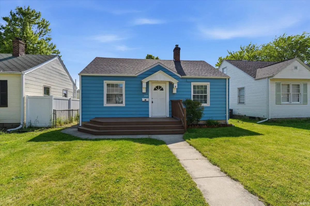 2021 Hollywood Place, South Bend, IN 46616 - #1