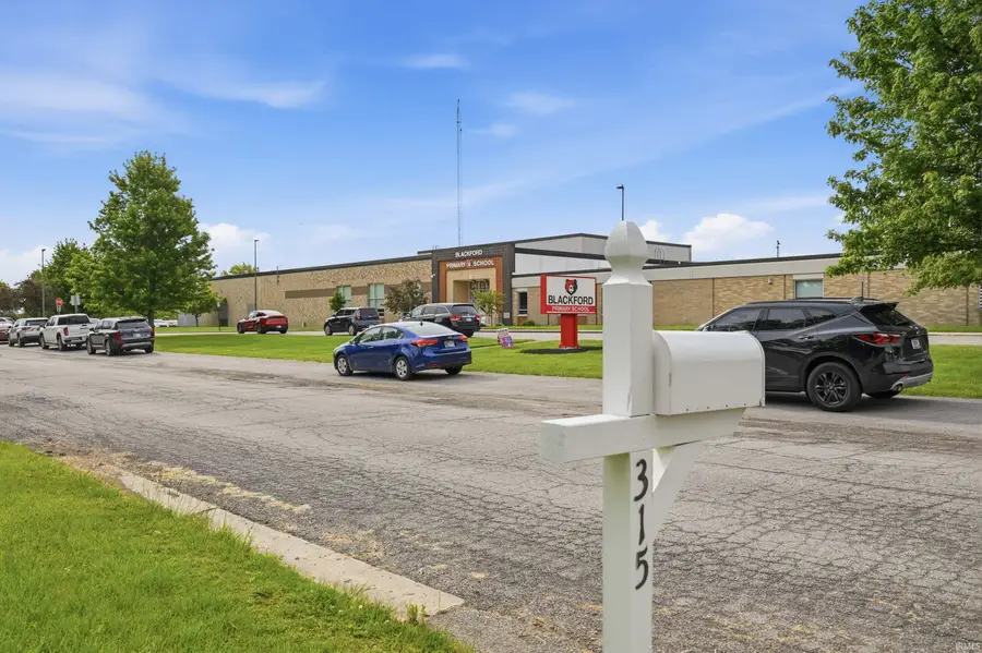 315 E Mcdonald Street, Hartford City, IN 47348 - #2