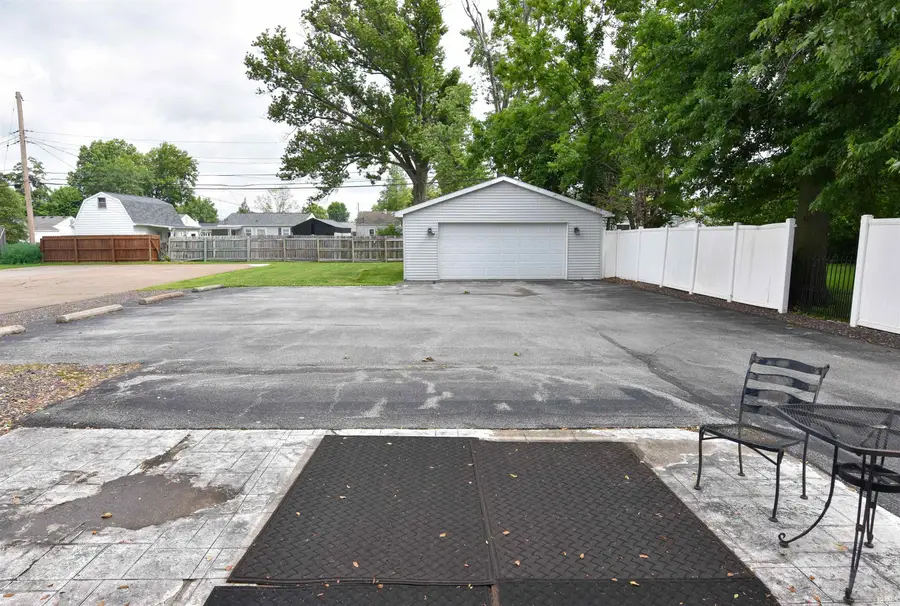 621 W Mill Road, Evansville, IN 47710 - #2