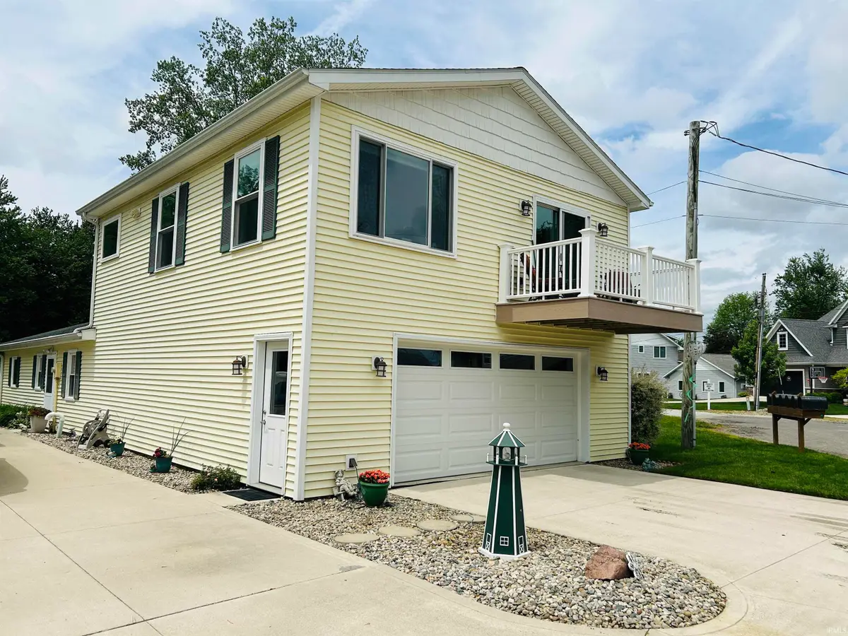 7630 S 140 E, Wolcottville, IN 46795 - #1