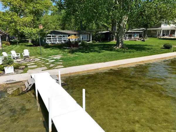 140 W Clear Lake Drive, Fremont, IN 46737