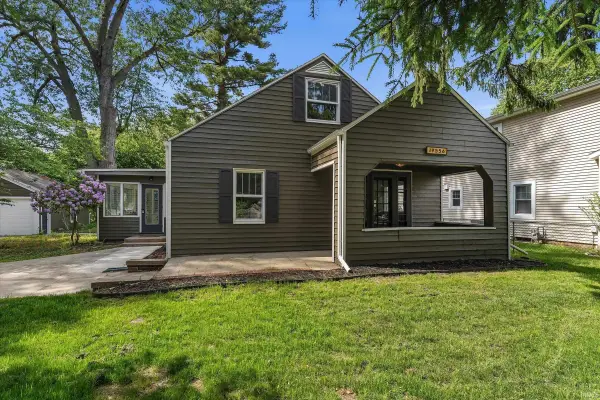 19556 N Paxson Drive, South Bend, IN 46637