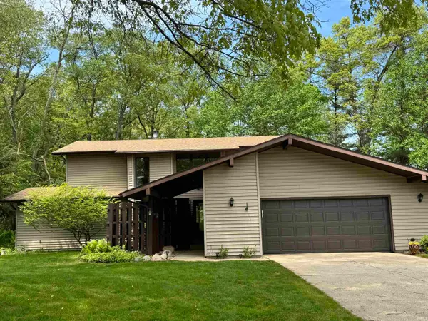 21465 Old Walnut Court, South Bend, IN 46628