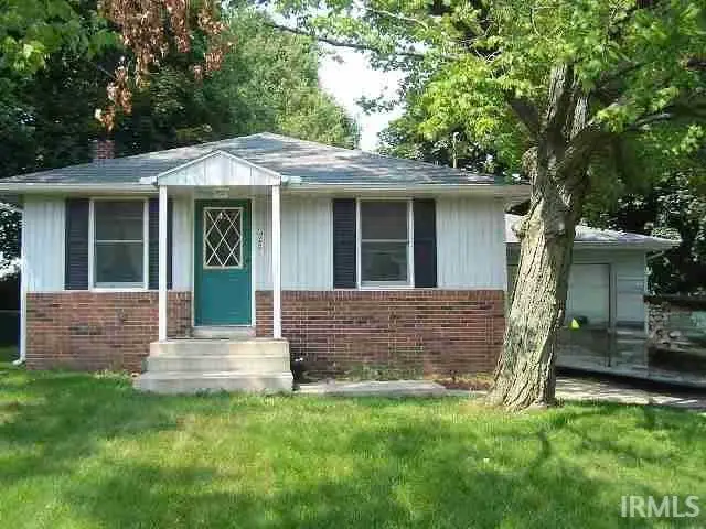 423 E Main Street, Millersburg, IN 46543 - #1