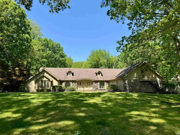 50555 Country Knolls Drive, Granger, IN 46530