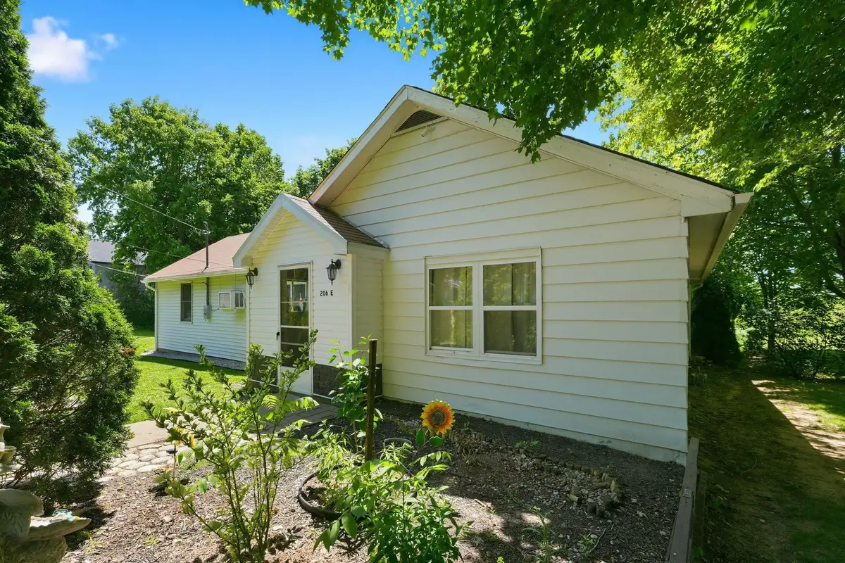 206 E Hardy St, Fremont, IN 46737 - #1