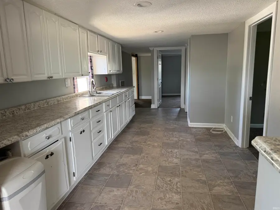 8746 W Us Highway 40 Highway, Knightstown, IN 46148 - #3