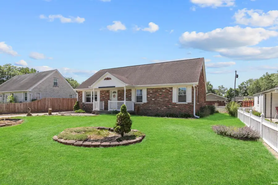 318 W Jefferson Avenue, Chandler, IN 47610 - #3