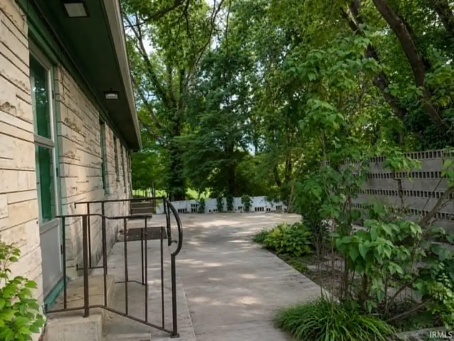 785 W Main Street, Bloomfield, IN 47424 - #2