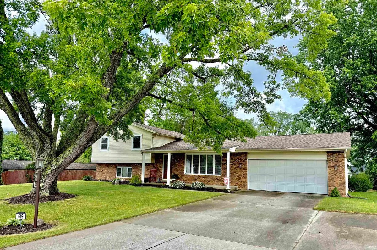 609 Westlake Drive, Middlebury, IN 46540 - #1