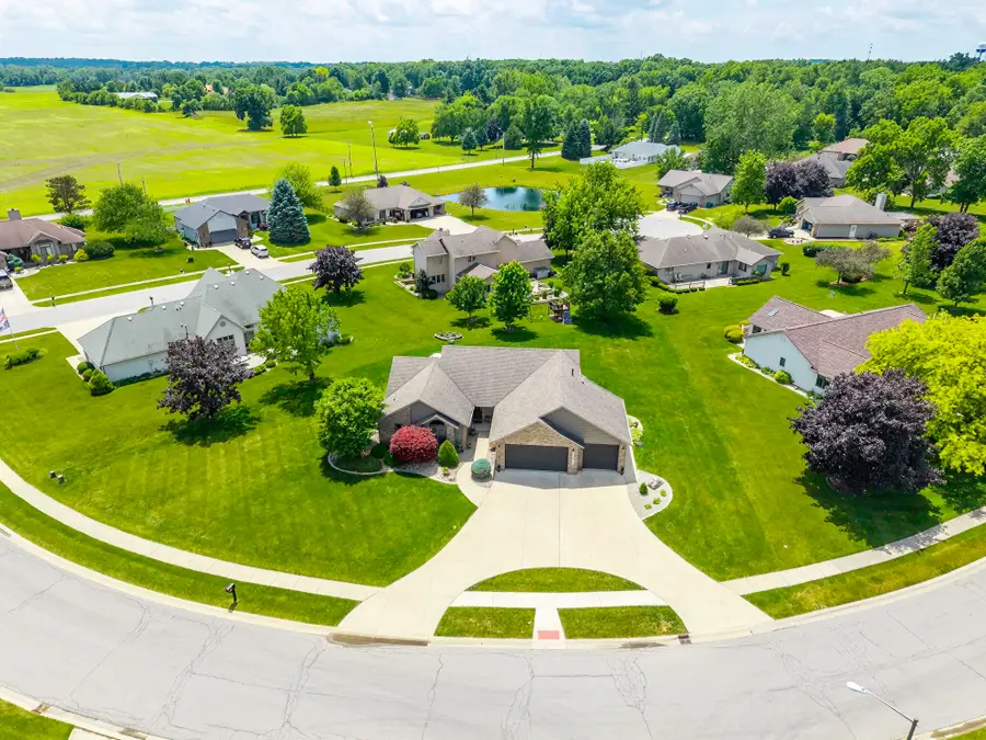 595 N Easton Dr, Angola, IN 46703 - #2