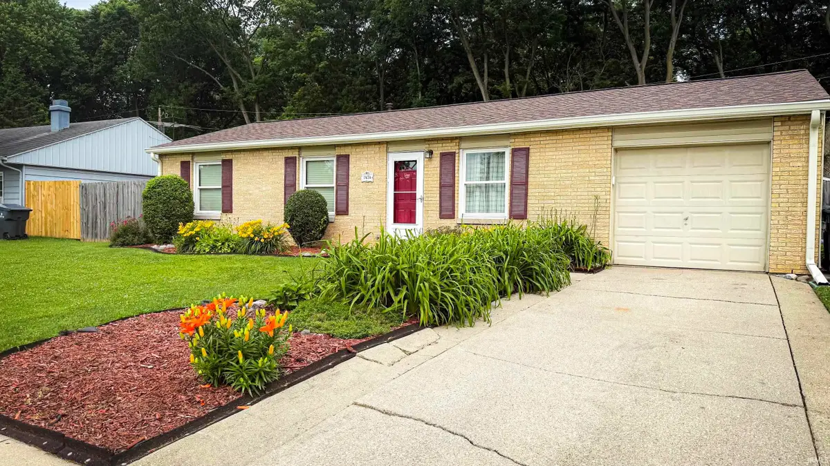 1424 S Pleasantview Drive, Yorktown, IN 47396 - #1