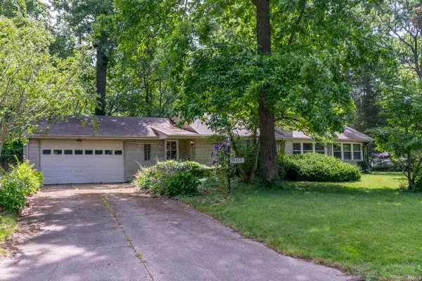 906 White Oak Drive, South Bend, IN 46617