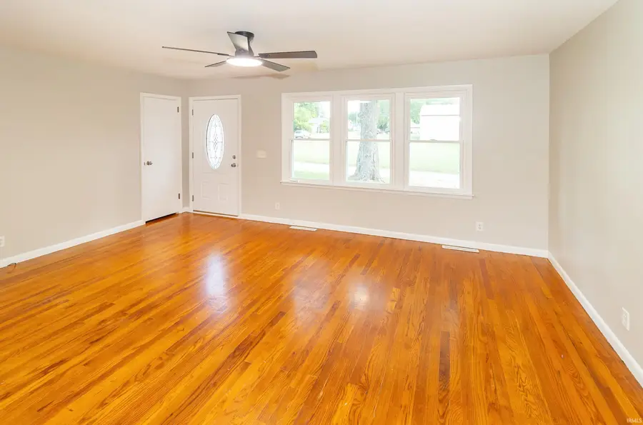 542 E Adams Avenue, Chandler, IN 47610 - #3