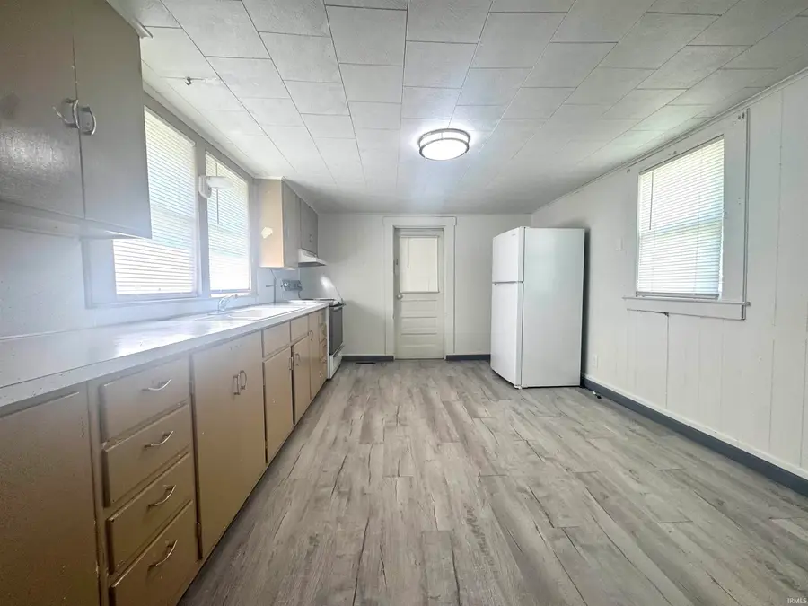 689 NE E Street, Linton, IN 47441 - #2
