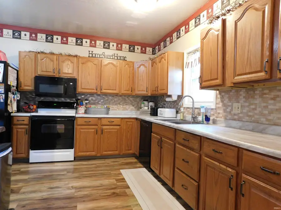 110 E Orchard St, Akron, IN 46910 - #2