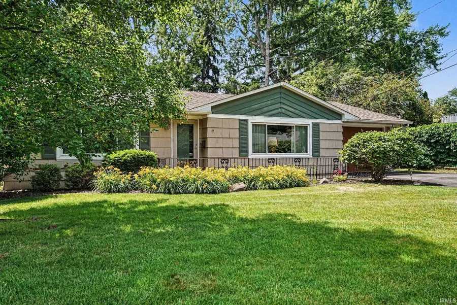 121 S Twyckenham Drive, South Bend, IN 46617 - #3