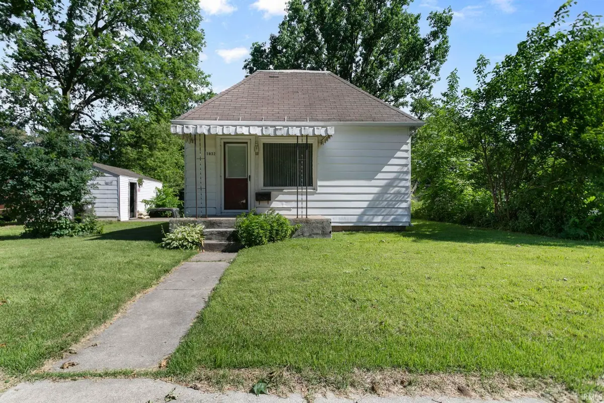 1032 E Indiana Avenue, Elkhart, IN 46516 - #1
