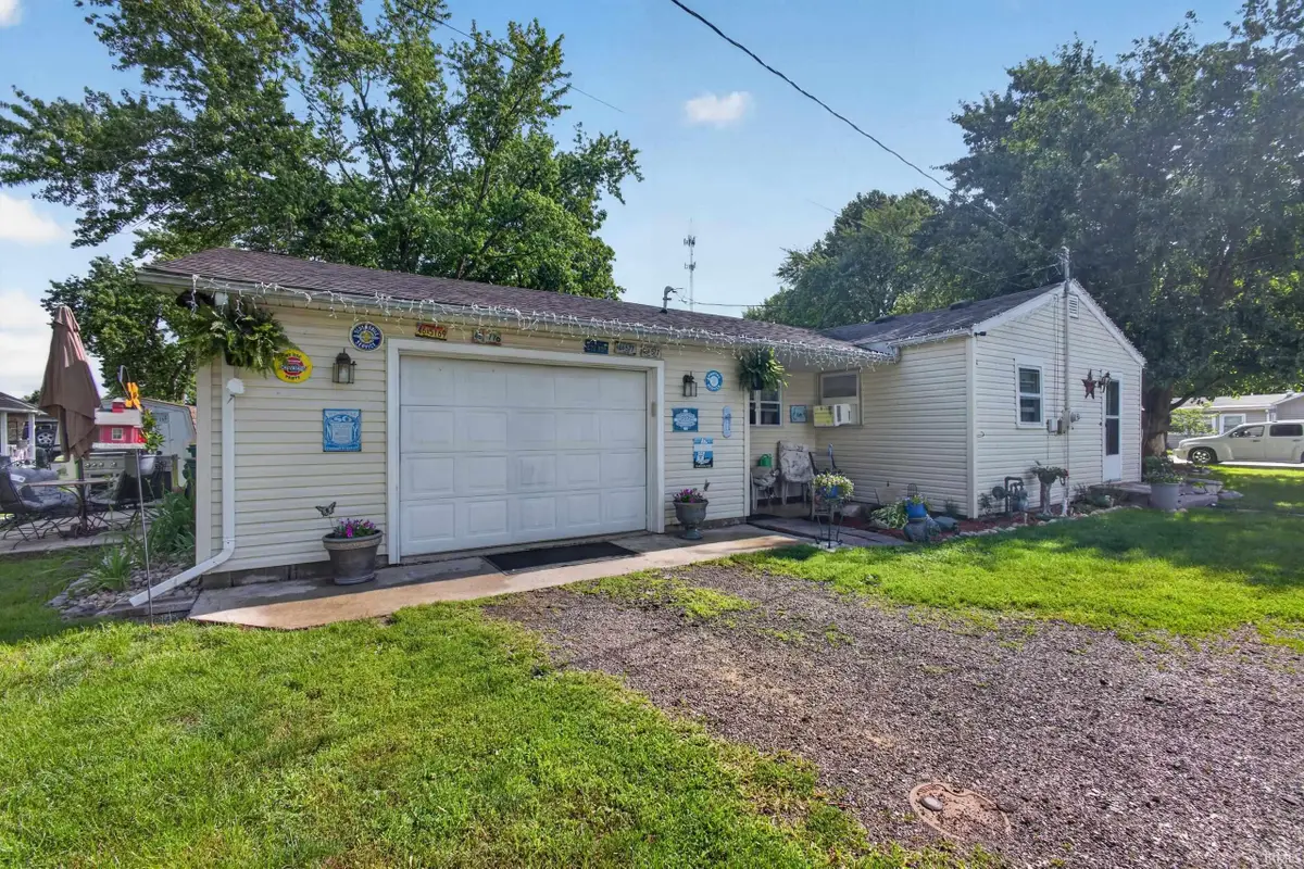 211 S Wayne Street, Flora, IN 46929 - #1