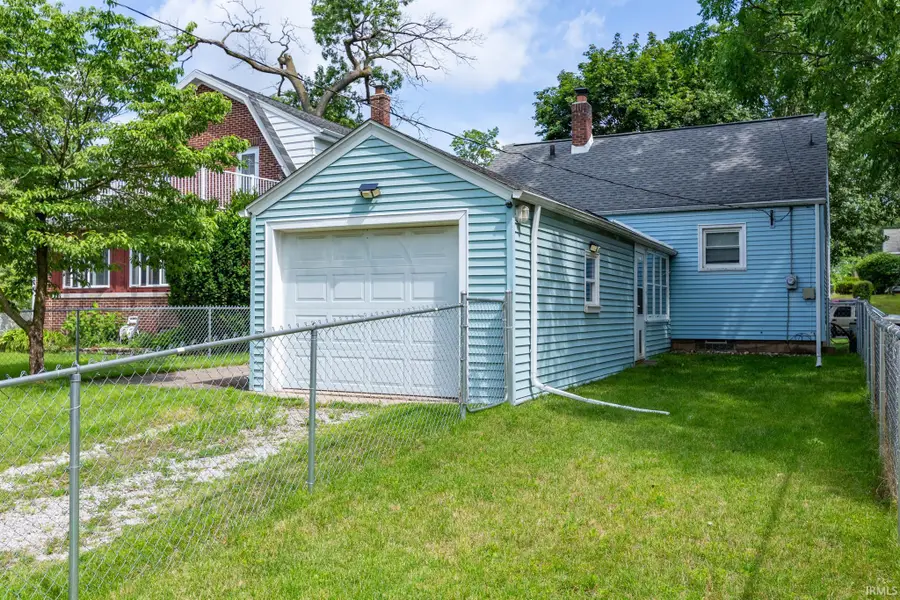 823 W Grove Street, Mishawaka, IN 46545 - #2