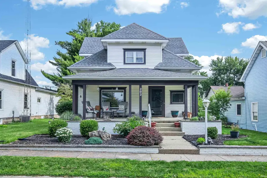 202 E Berry Street, Middlebury, IN 46540 - #2