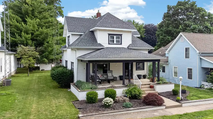 202 E Berry Street, Middlebury, IN 46540 - #3
