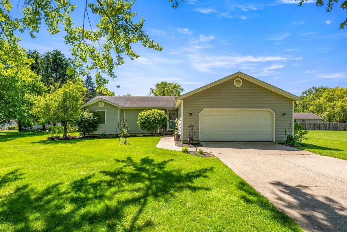 3435 N Pressler Drive, Warsaw, IN 46582 - #1