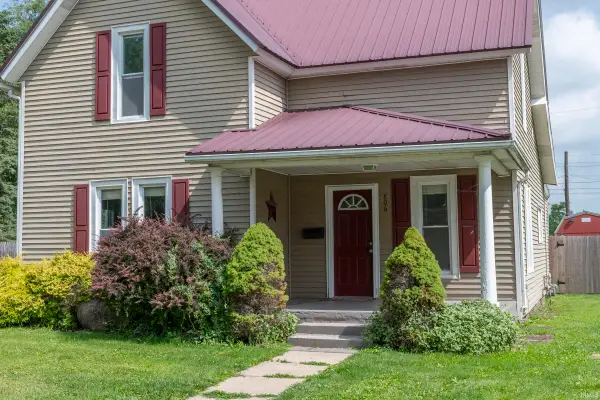806 E Walnut Street, Nappanee, IN 46550