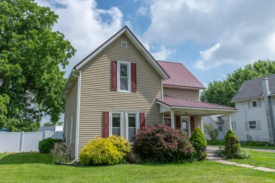 806 E Walnut Street, Nappanee, IN 46550 - #2