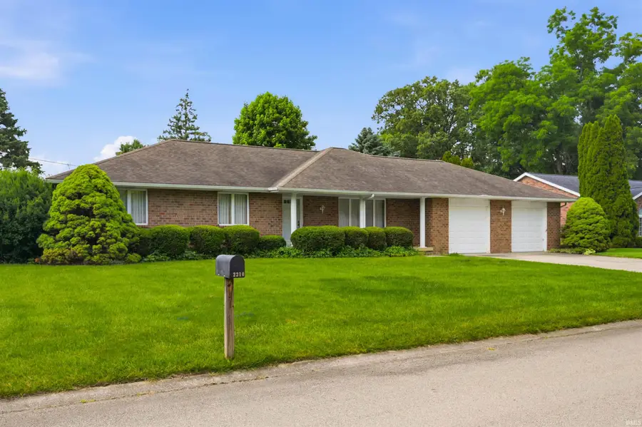 2211 W Woodmont Drive, Muncie, IN 47304 - #2
