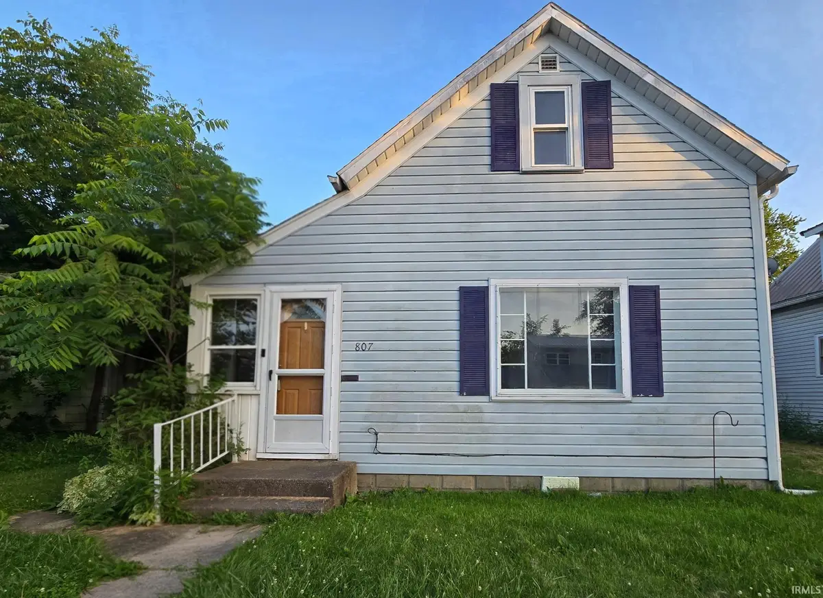 807 W Commercial Street, Hartford City, IN 47348 - #1