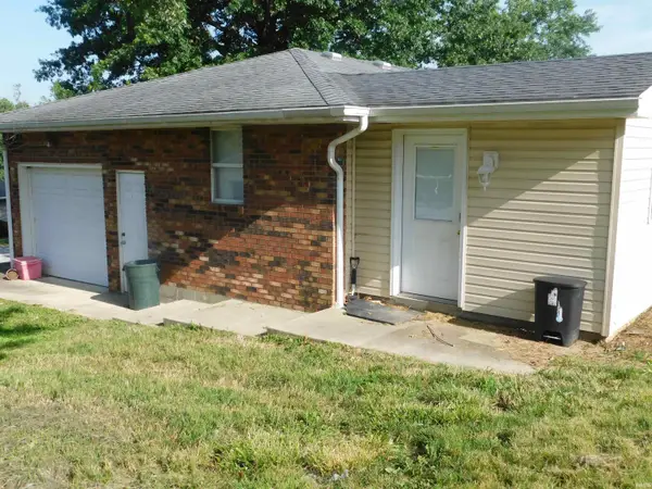 102 Nichols Avenue, Salem, IN 47167