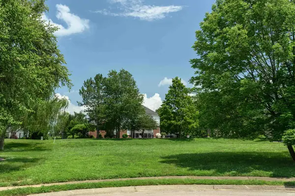 2200 Pebble Beach Drive, Newburgh, IN 47630