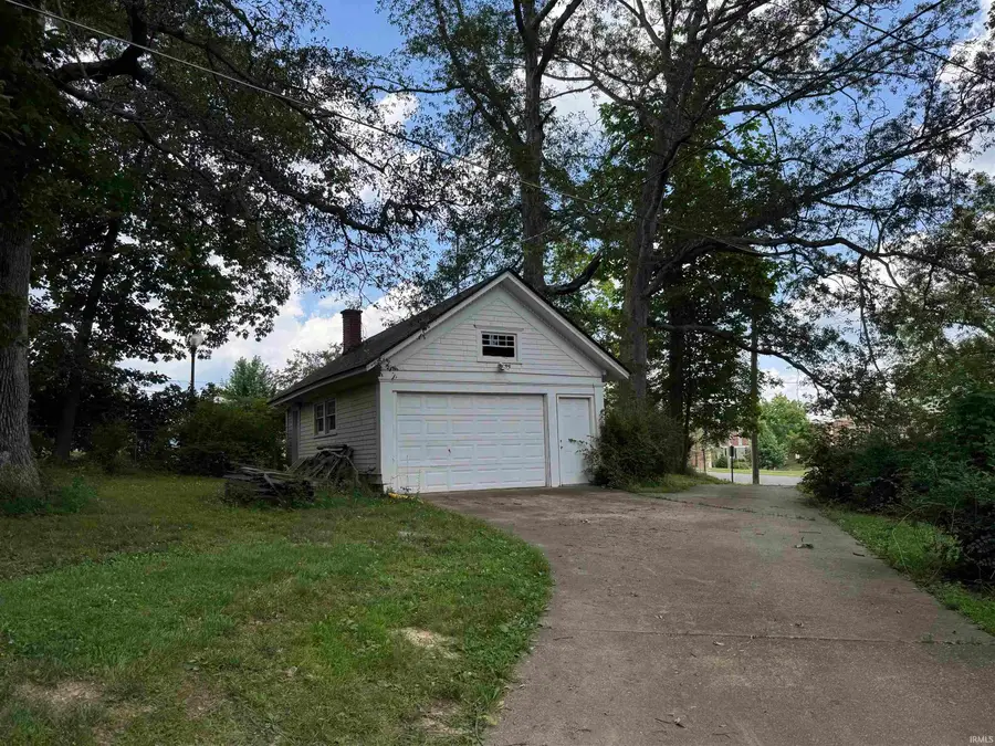 611 W Oak Street, Oakland City, IN 47660 - #2