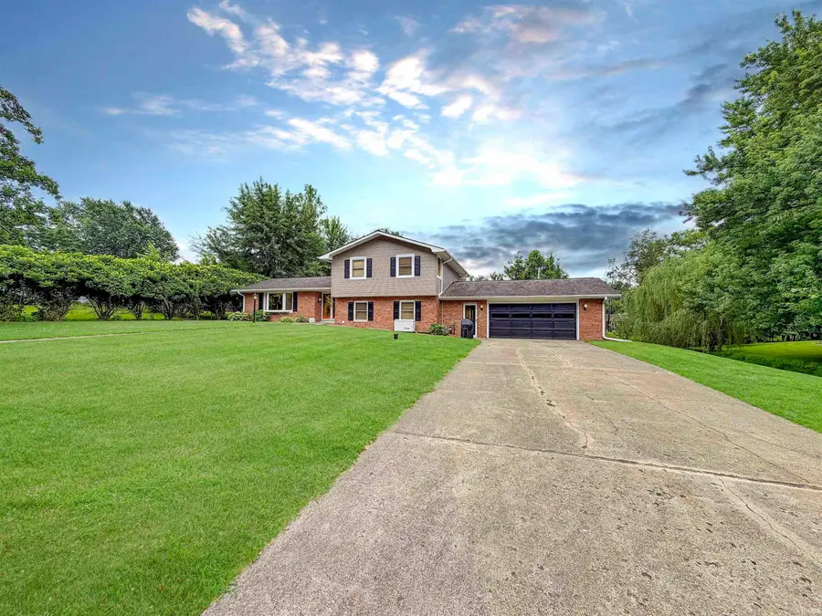 1348 N Lakeview Drive, Frankfort, IN 46041 - #2