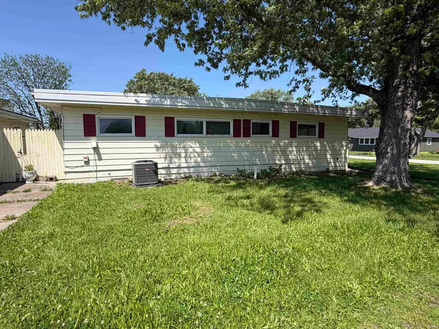 208 E Wilson Street, Swayzee, IN 46986 - #2