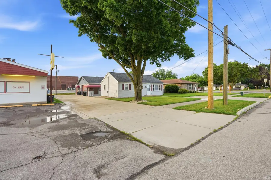 407 E Wayne Street, Kendallville, IN 46755 - #3