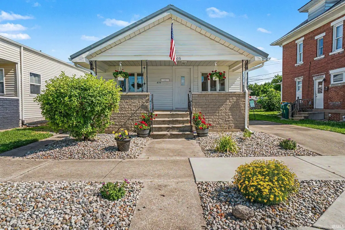 606 W 6th Street, Mishawaka, IN 46544 - #1