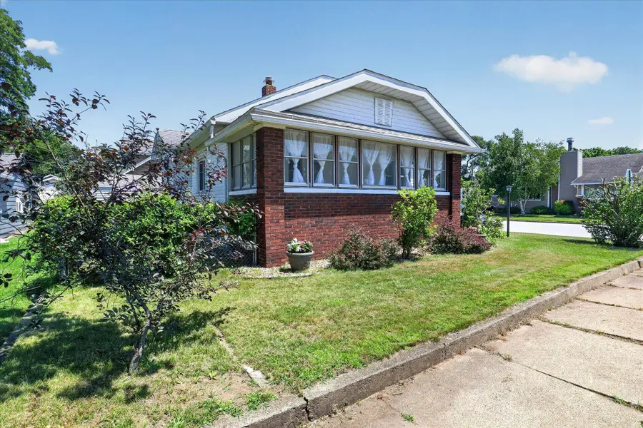 504 W Broadway Street, Mishawaka, IN 46545 - #2