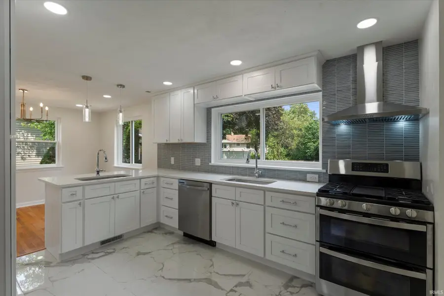 2420 S Twyckenham Drive, South Bend, IN 46614 - #2