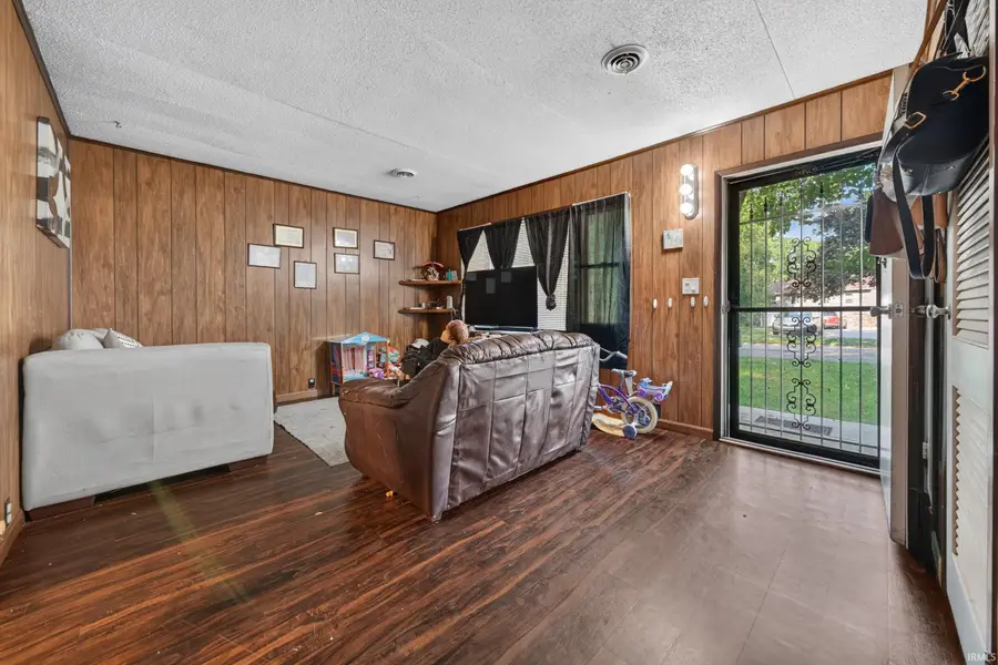 707 Walnut Avenue, Logansport, IN 46947 - #3