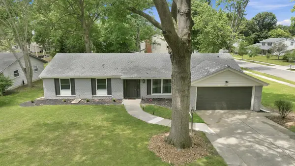 2227 Lakeland Lane, Fort Wayne, IN 46815