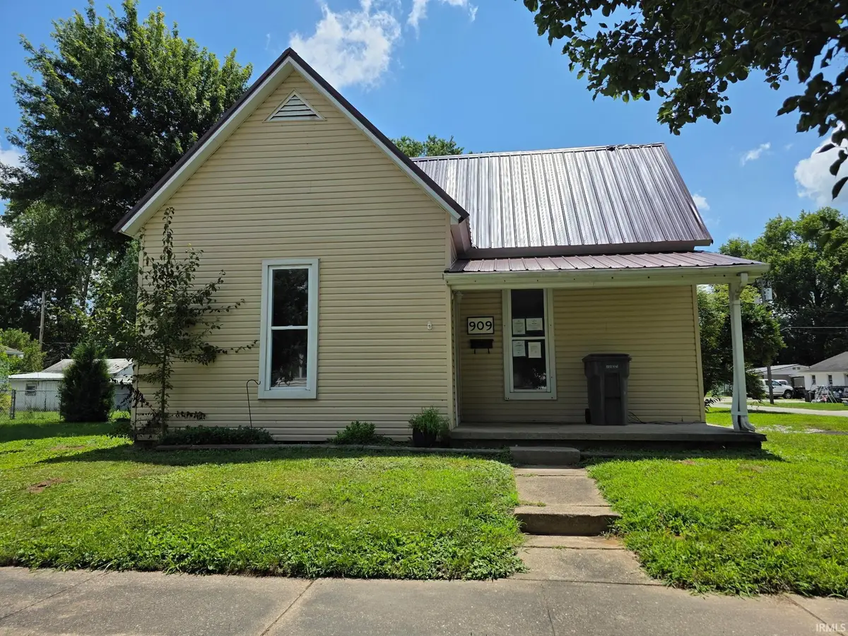 909 E Vincennes Street, Linton, IN 47441 - #1
