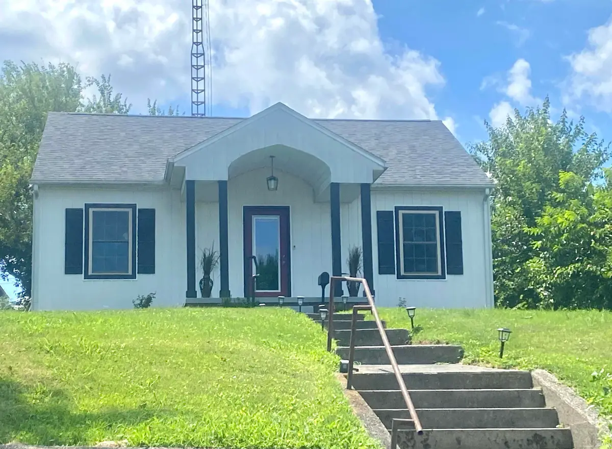 212 N Jackson Street, Huntingburg, IN 47542 - #1