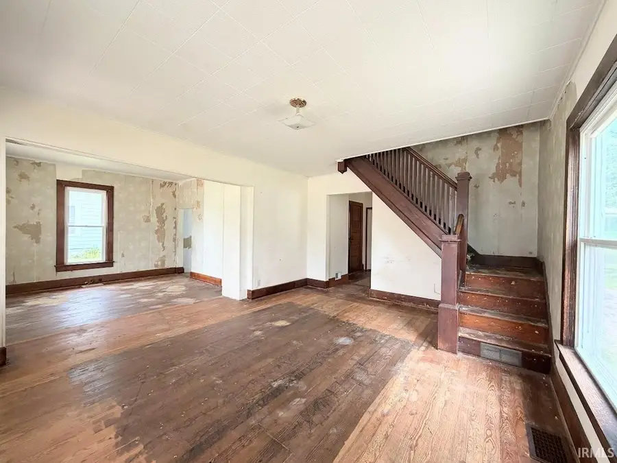 211 W North Street, Royal Center, IN 46978 - #2