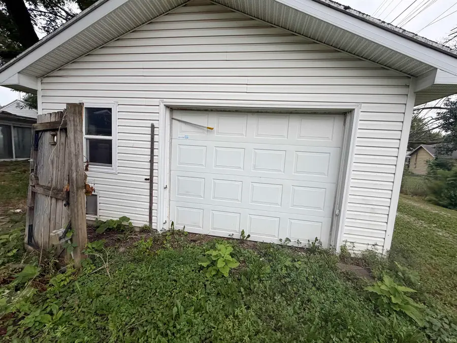702 W Grant Street, Hartford City, IN 47348 - #3