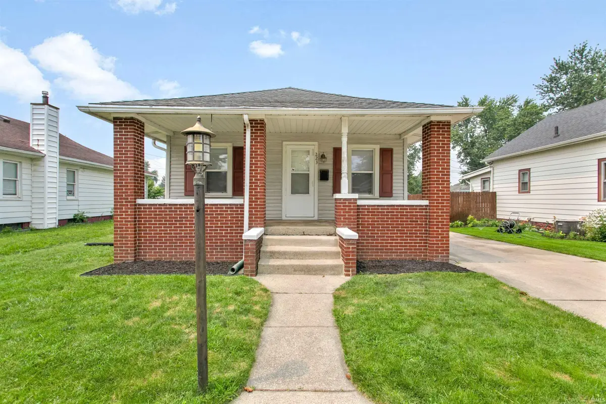 223 Prairie Avenue, Mishawaka, IN 46544 - #1