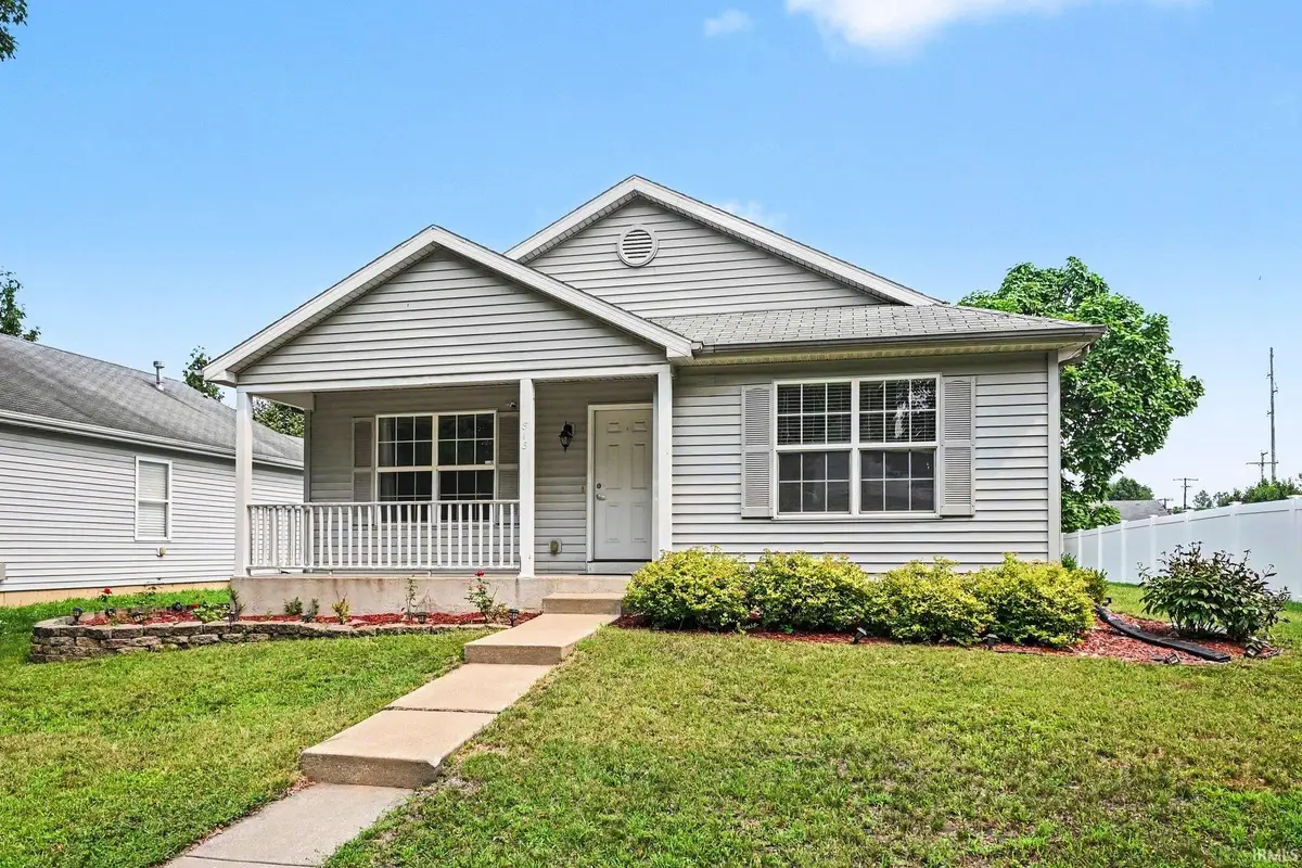 818 W Indiana Avenue, Elkhart, IN 46516 - #1